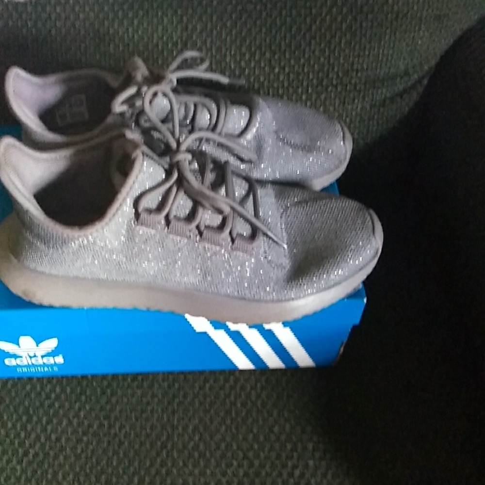 Adidas (tubular shadow)